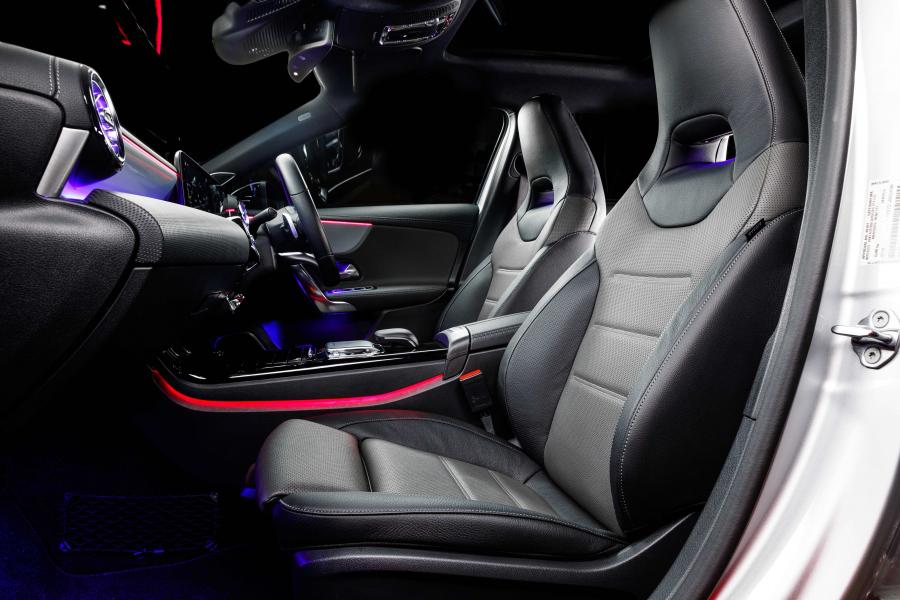 Интерьер Mercedes-Benz A200 AMG Line (W177) 2018 года  (AU) (фото 12 из 32)